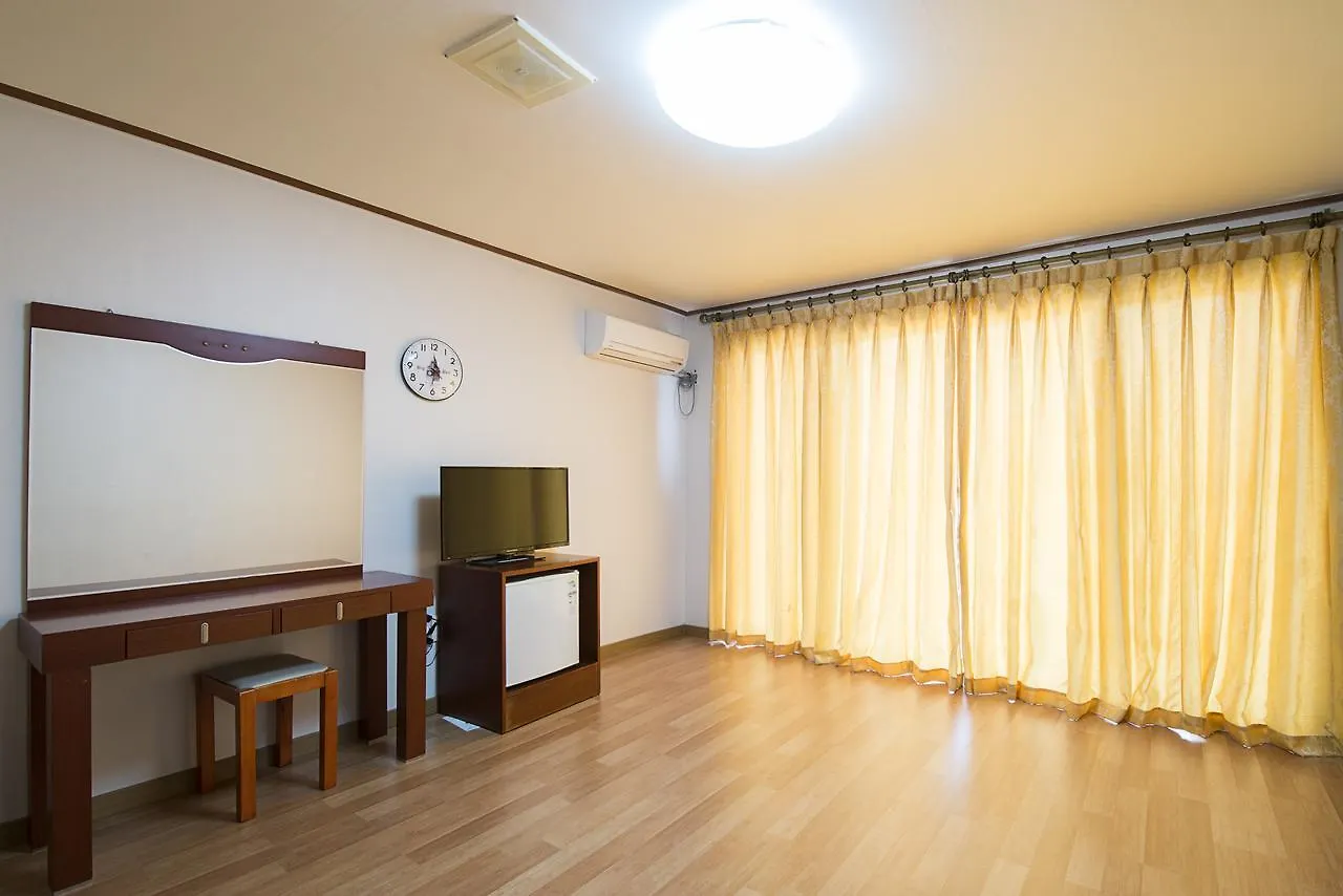 Jeju Youth Hostel 0*,